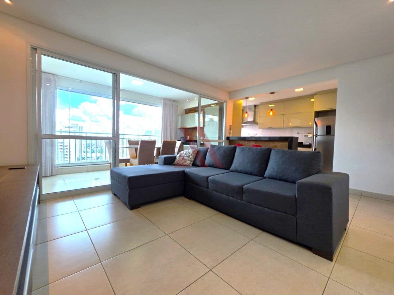 Apartamento para alugar mobiliado no Le Quartier Mobiliado de 3 suítes, andar alto e Nascente