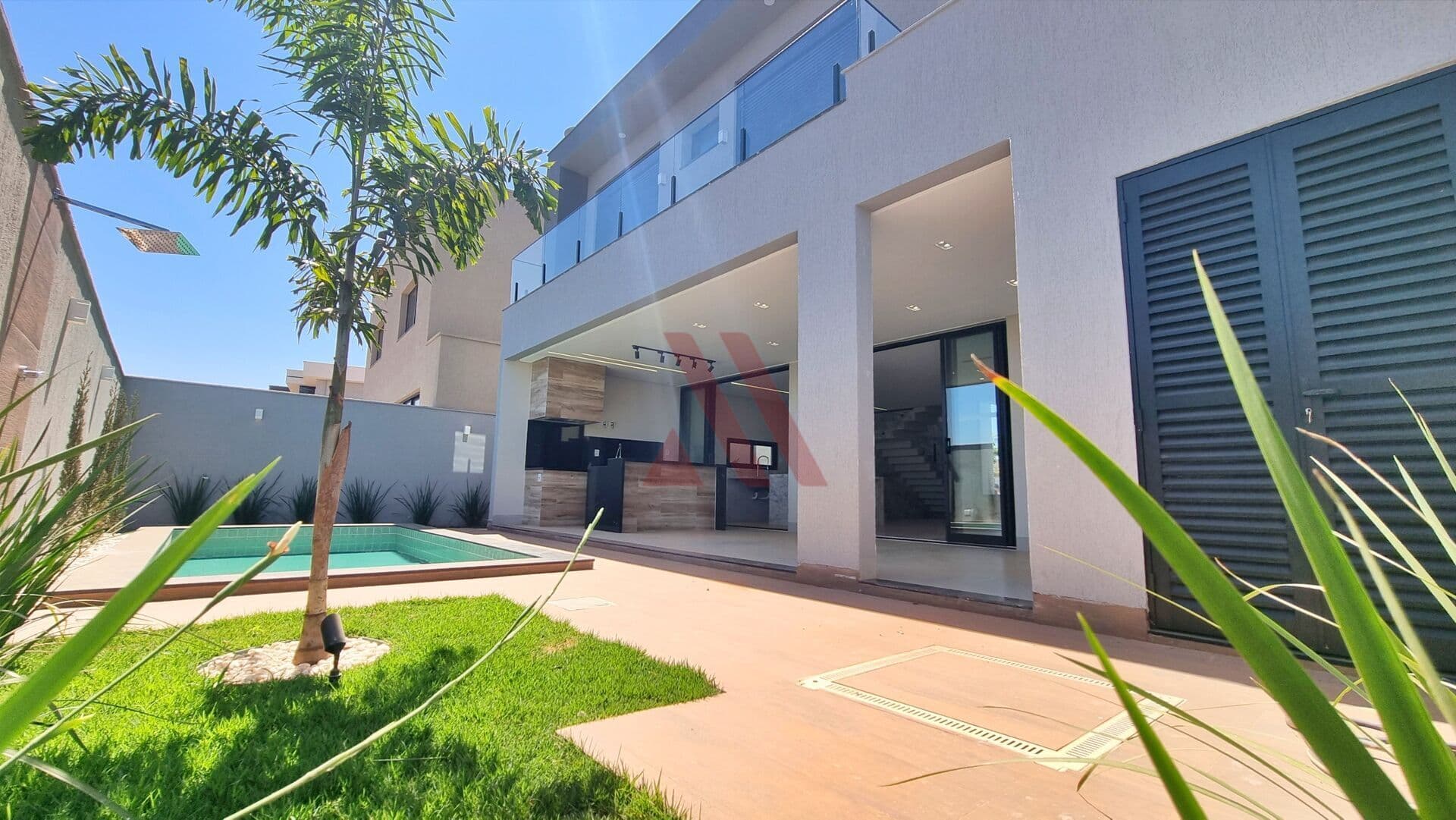 Sobrado alto padrão de 3 suítes no Jardins Capri