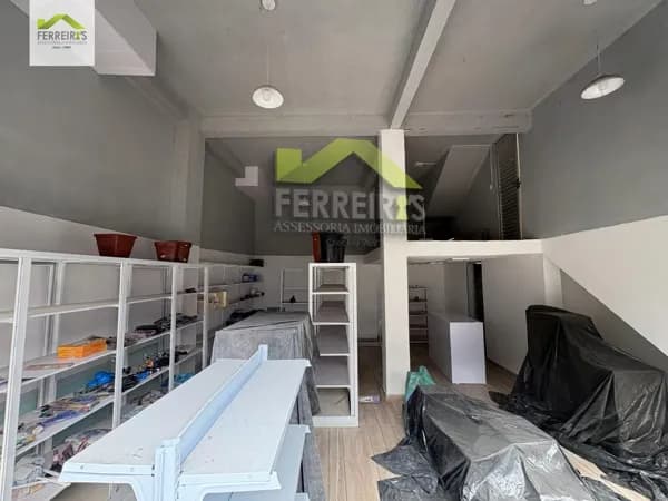 Loja grande no centro comercial de Xerem