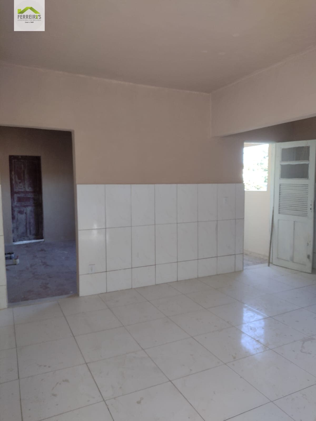 Prédio comercial em ponto movimentado