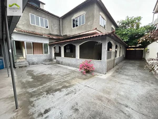 2 Casas grandes em Xerem com quintal e 5 quartos ao todo