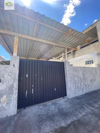 Casa frente de rua com 2 quartos + garagem financiada pelo banco.