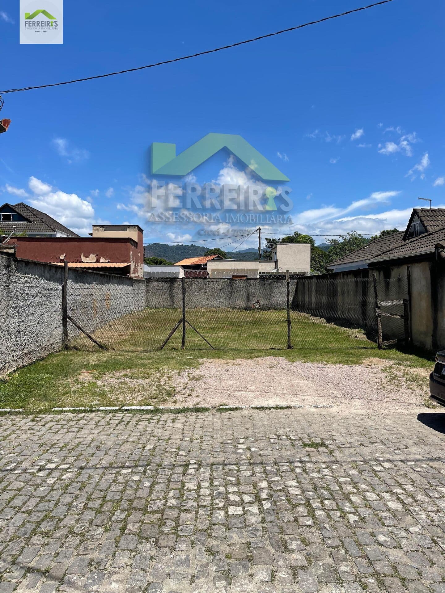 Terreno plano em condomínio de alto padrão