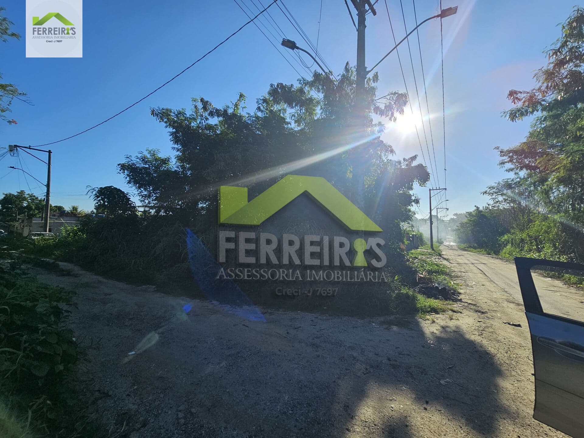TERRENO DE ESQUINA EM VILA MARIA HELENA !!