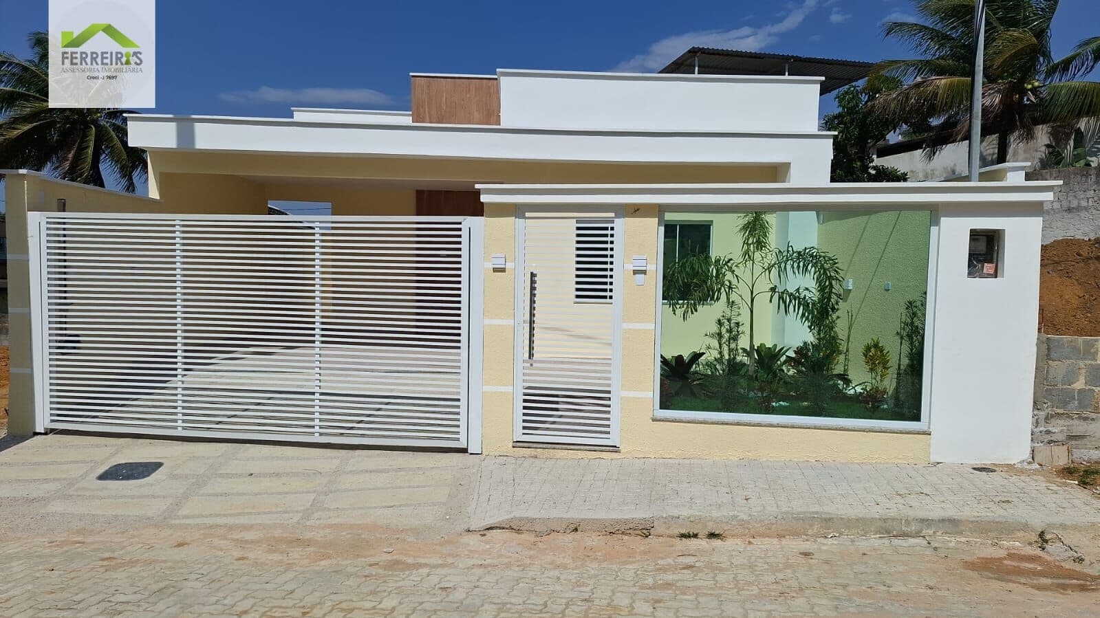 Casa nova em Chácara Arcampo financiada pelo banco.