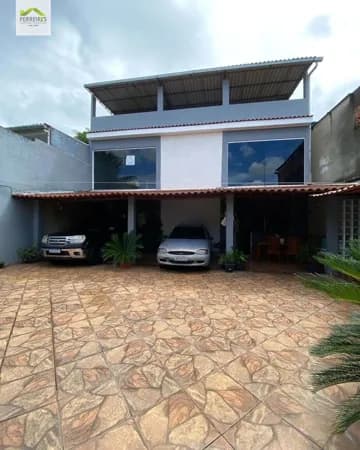 Excelente casa de 3 quartos próximo ao Centro de Santa Cruz da Serra!