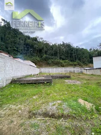 Terreno no Equitativa em condomínio Fechado