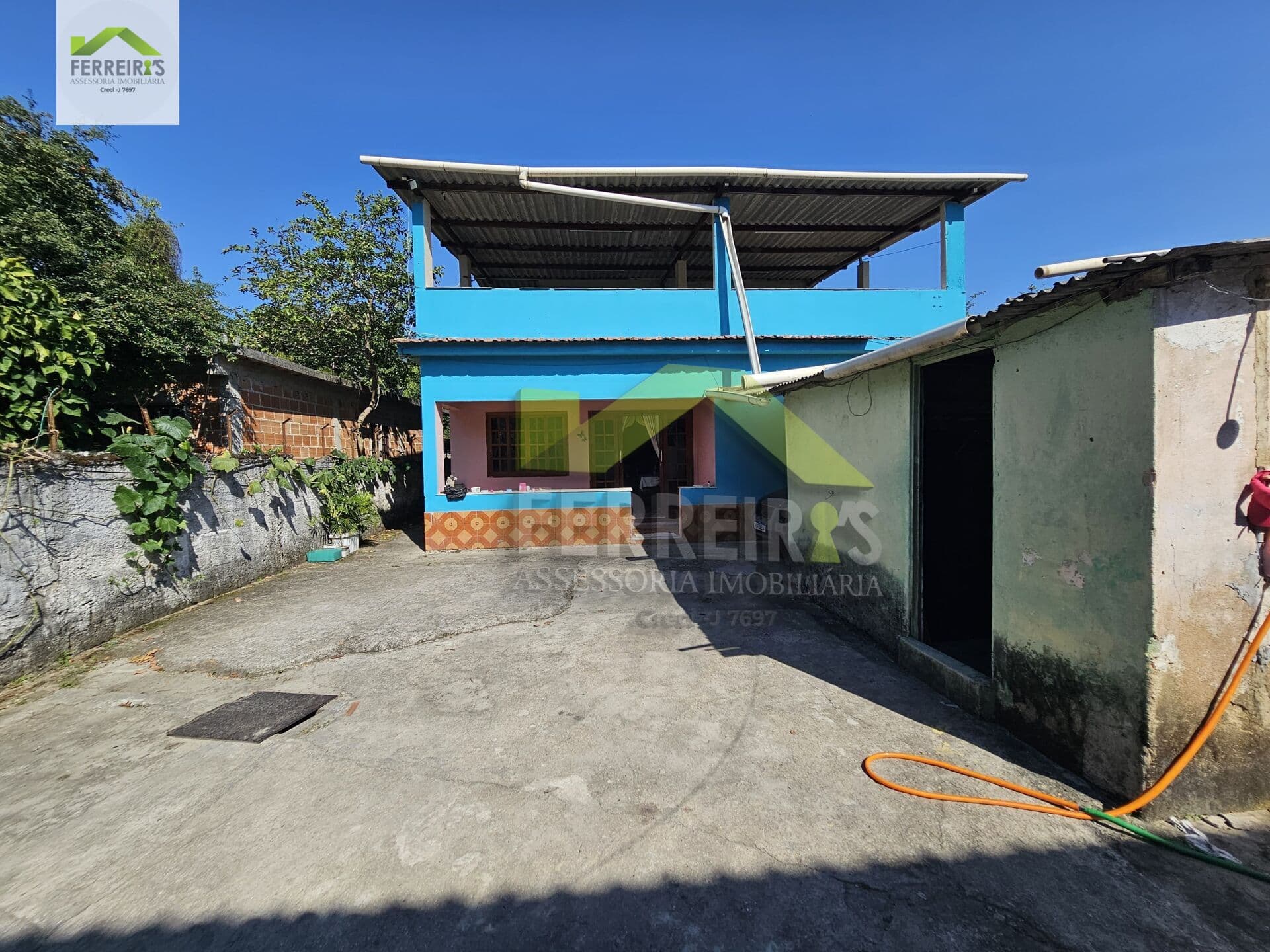Casa Ampla com Quintal, Garagem e Terraço – Jardim Rotsen