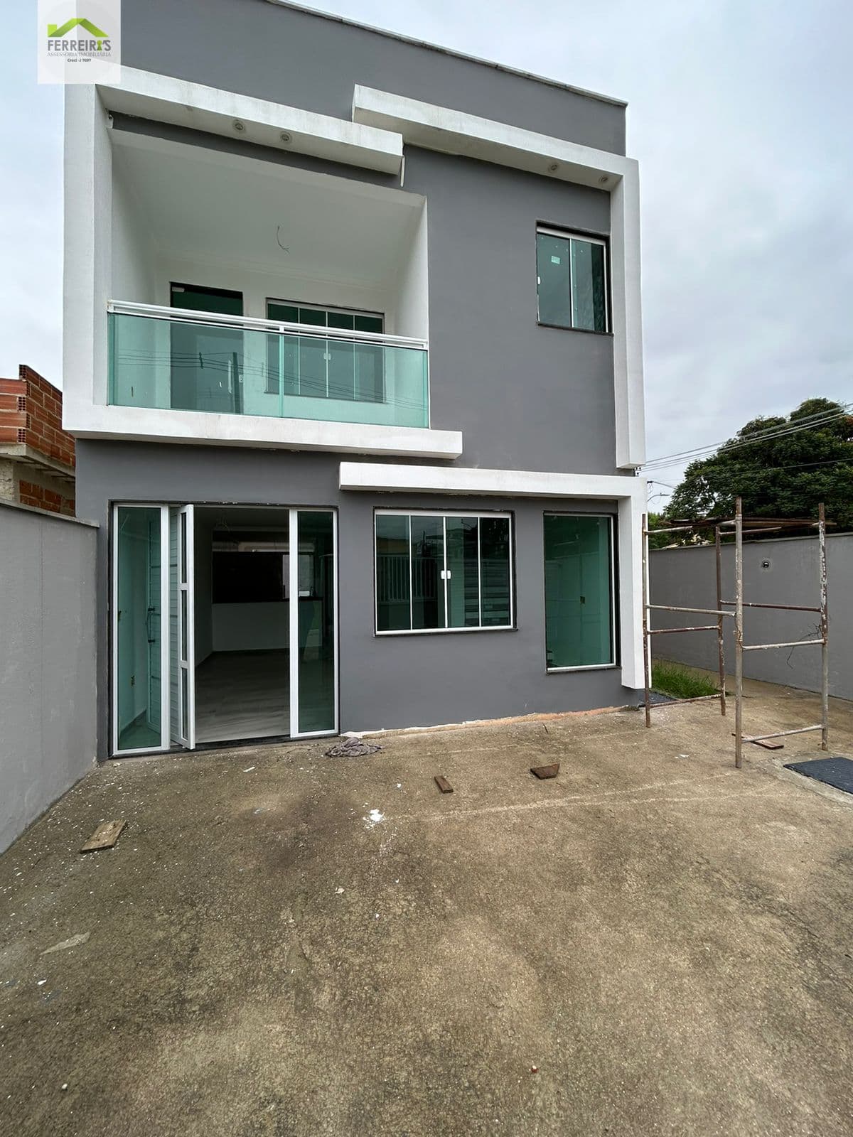 Casa nova financiada pelo banco.
