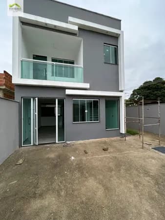 Casa nova financiada pelo banco.