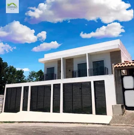 Casa nova em Jardim Primavera, financiada pelo banco.