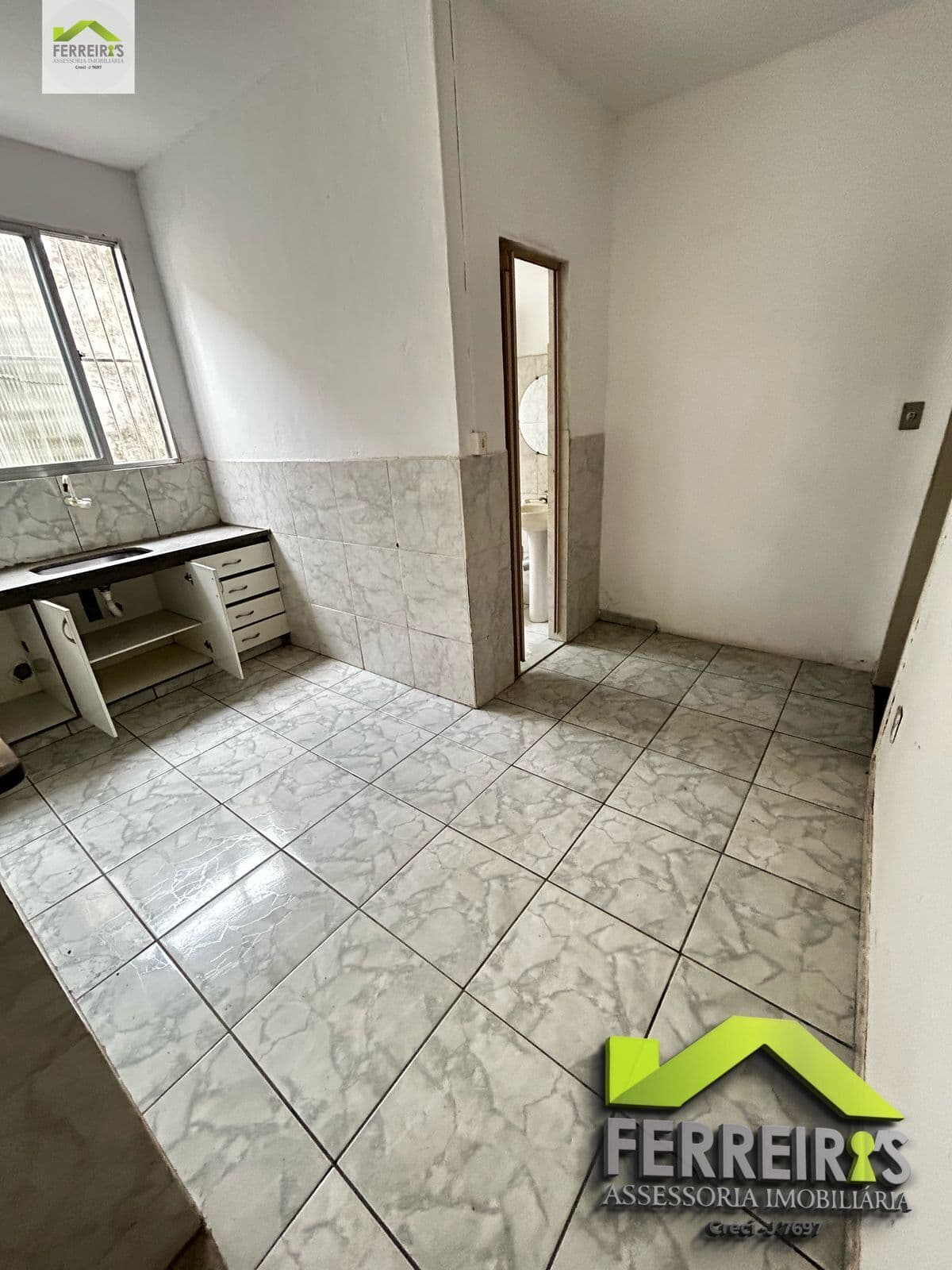 Casa em terreno de 400m² com mais uma loja, em Santa Cruz da Serra