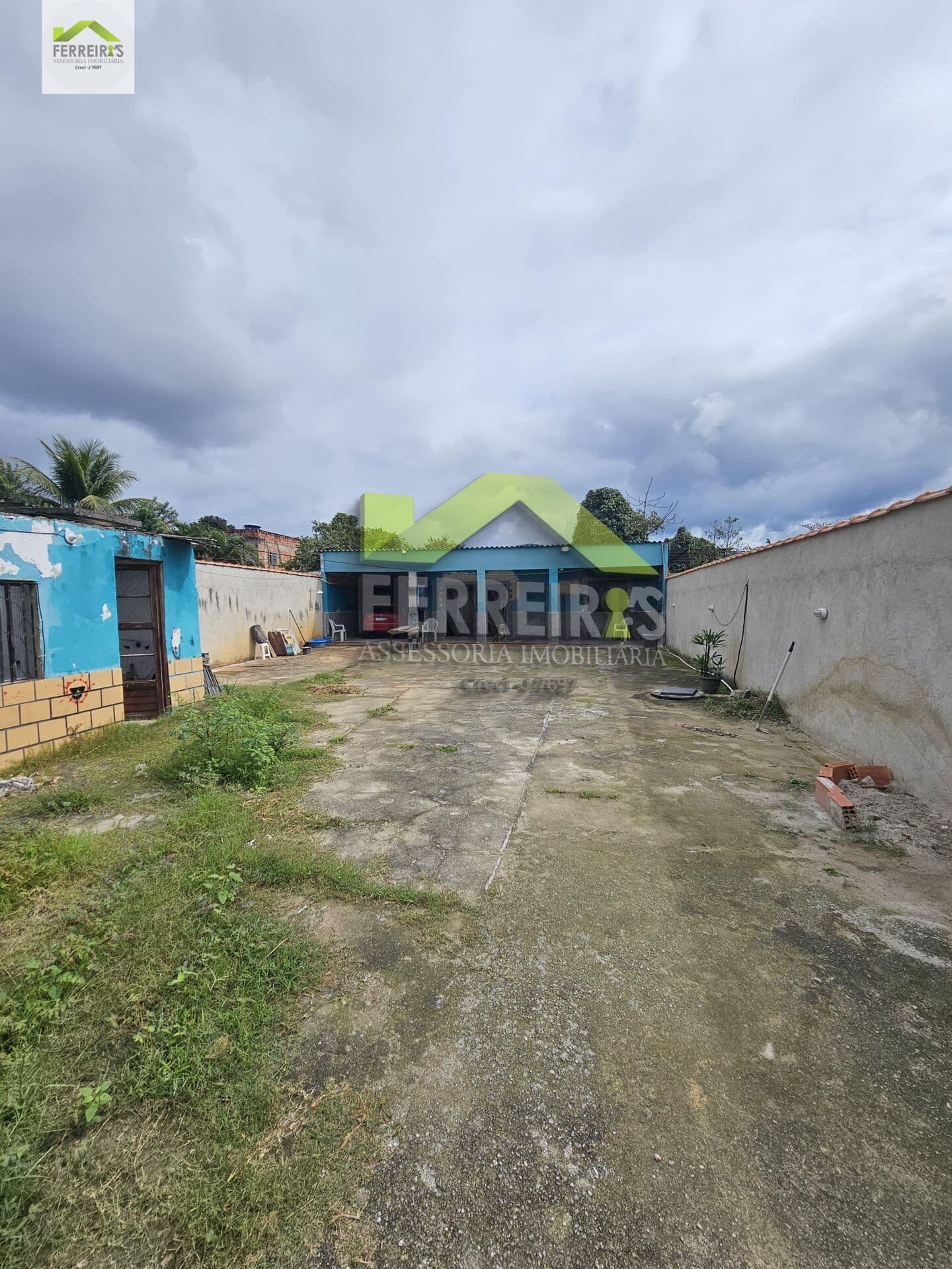 Casa com quintal grande em Jardim Anhanga