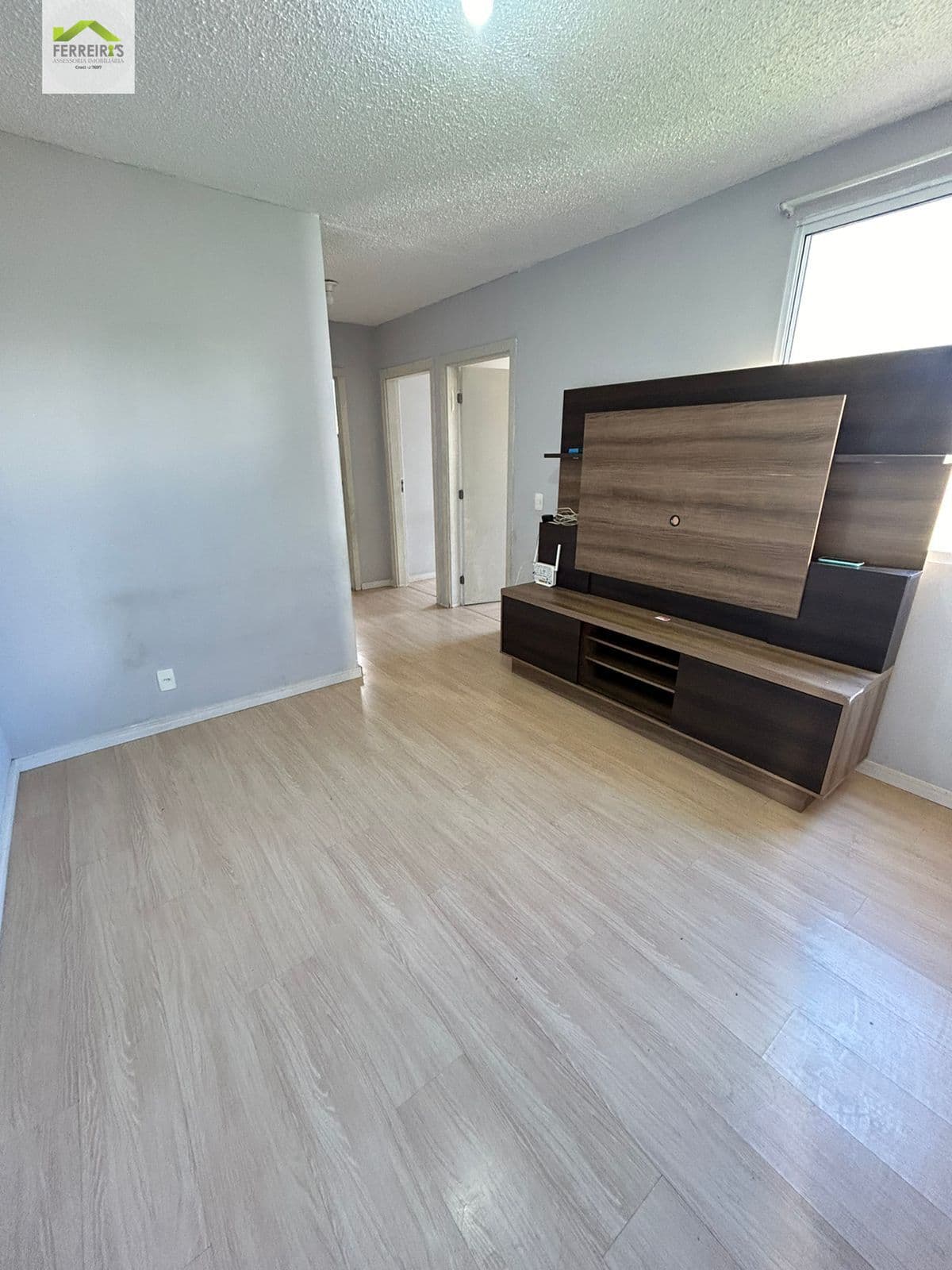 Locação Apartamento 2 quartos, piscina e garagem.
