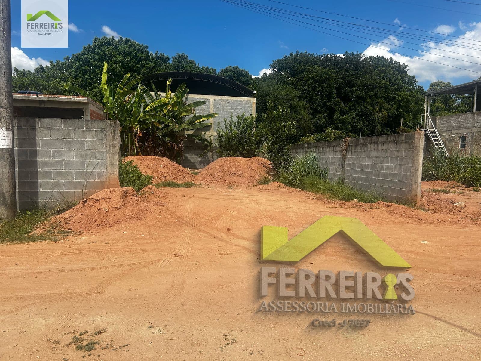 Terreno murado na Vila do Sase 200m²