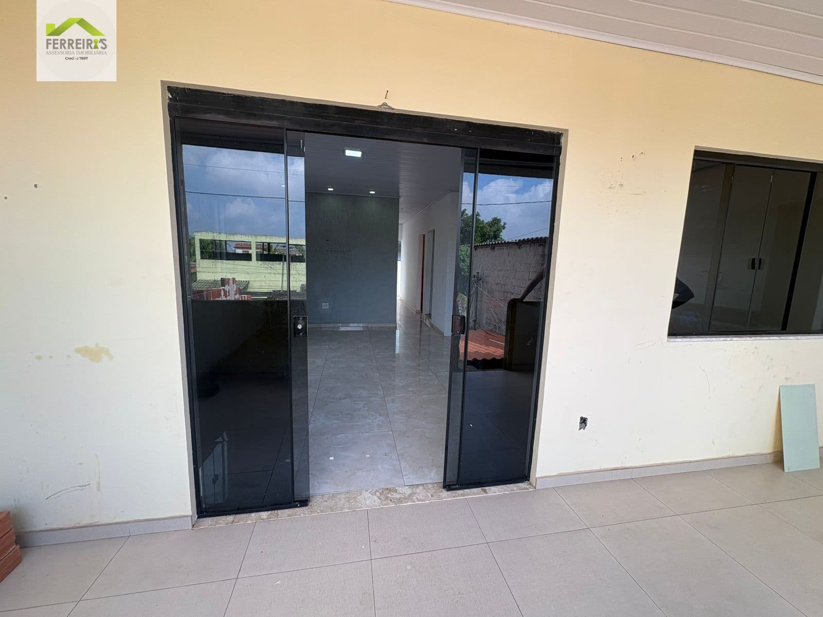 LINDA CASA PROXIMO A AUTOMÓVEL CLUBE –