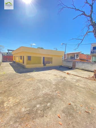Bela casa com quintal em Chácara Arcampo