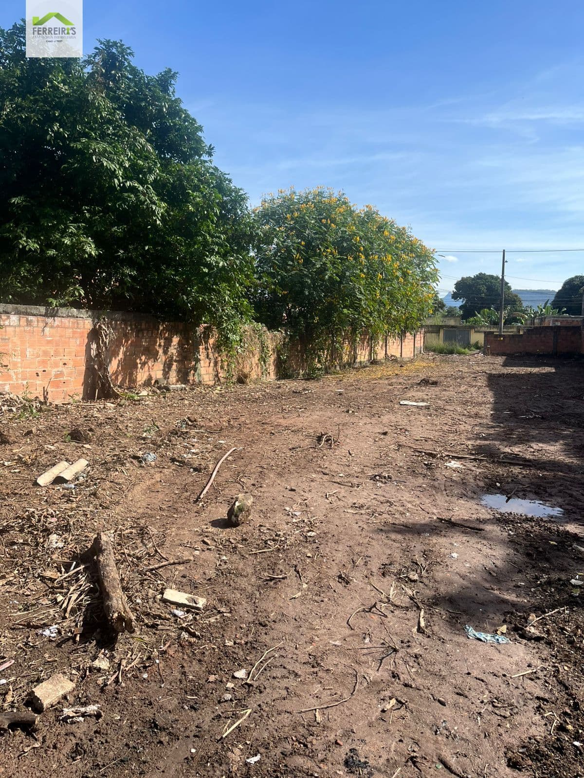 Terreno espaçoso, bem localizado e pronto pra construir seu imóvel.