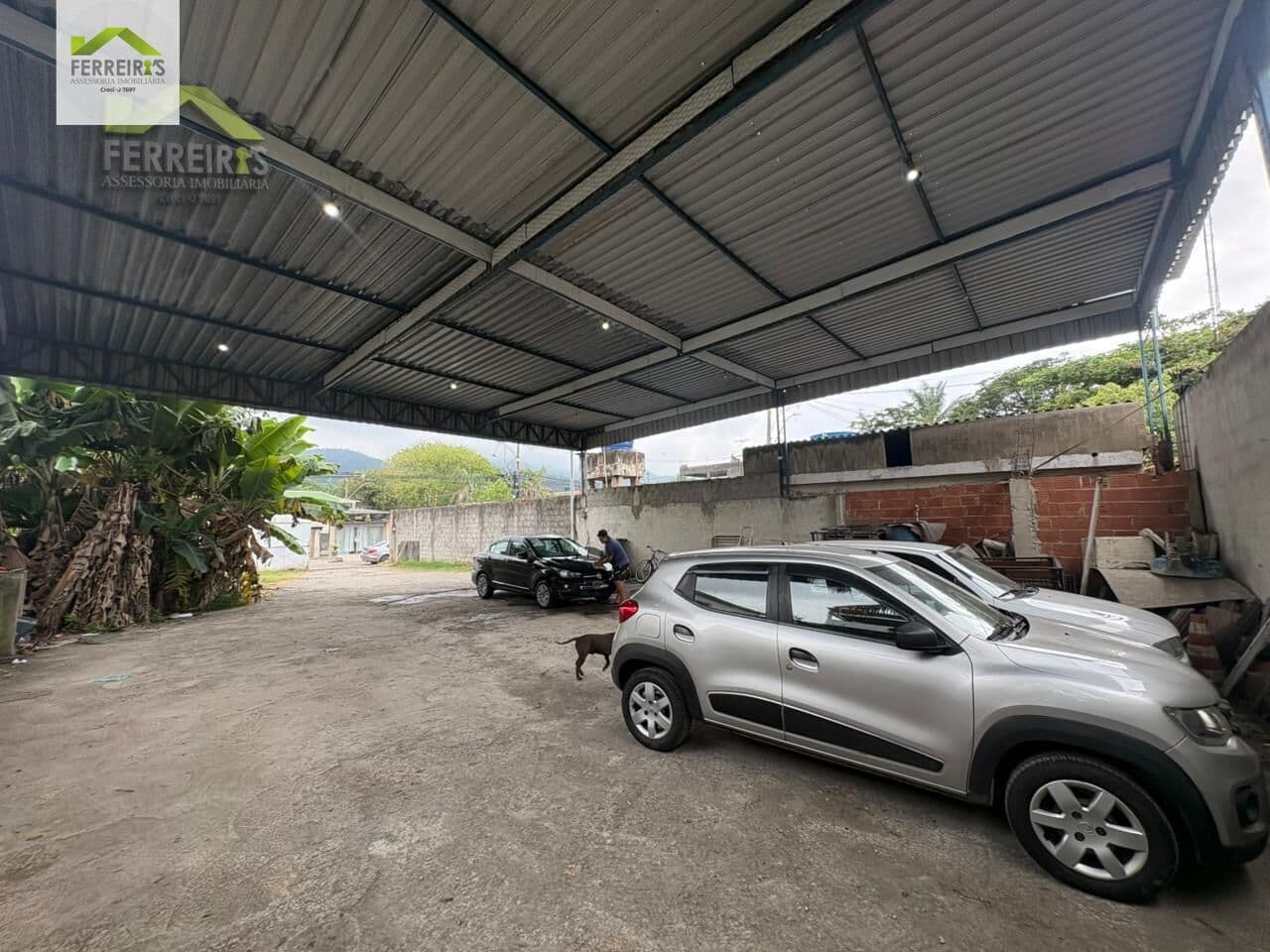 Galpão localizado no bairro Parque Paulista, a apenas 1 quadra da Avenida Automóvel Club e a poucos passos da Rua 31 de Março — região estratégica, com fácil acesso e boa circulação.