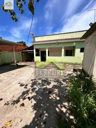 Casa com quintal 2 quartos e garagem