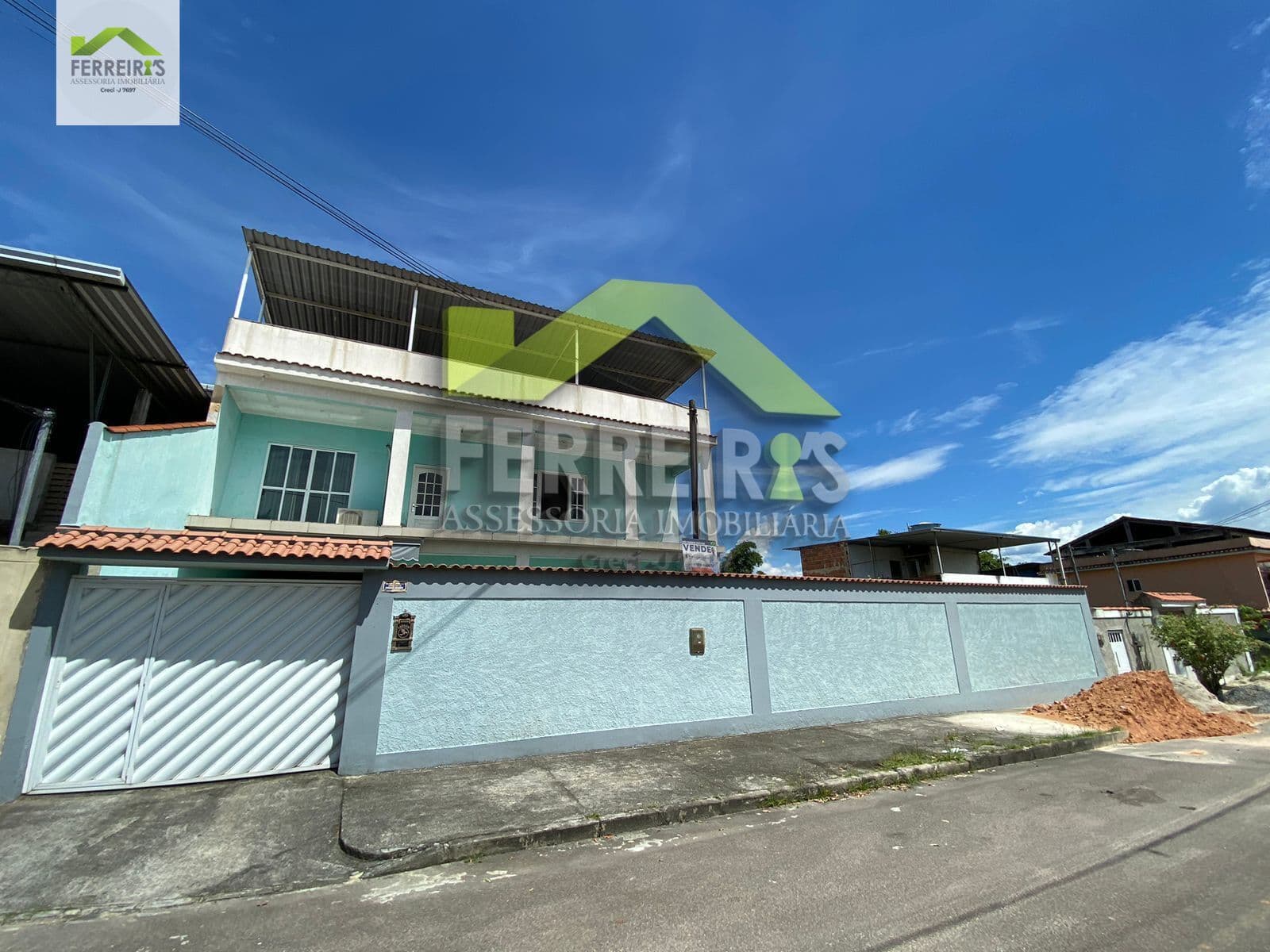 Grande e bela casa duplex com 2 suítes e quintal podendo ser financiada pela Caixa