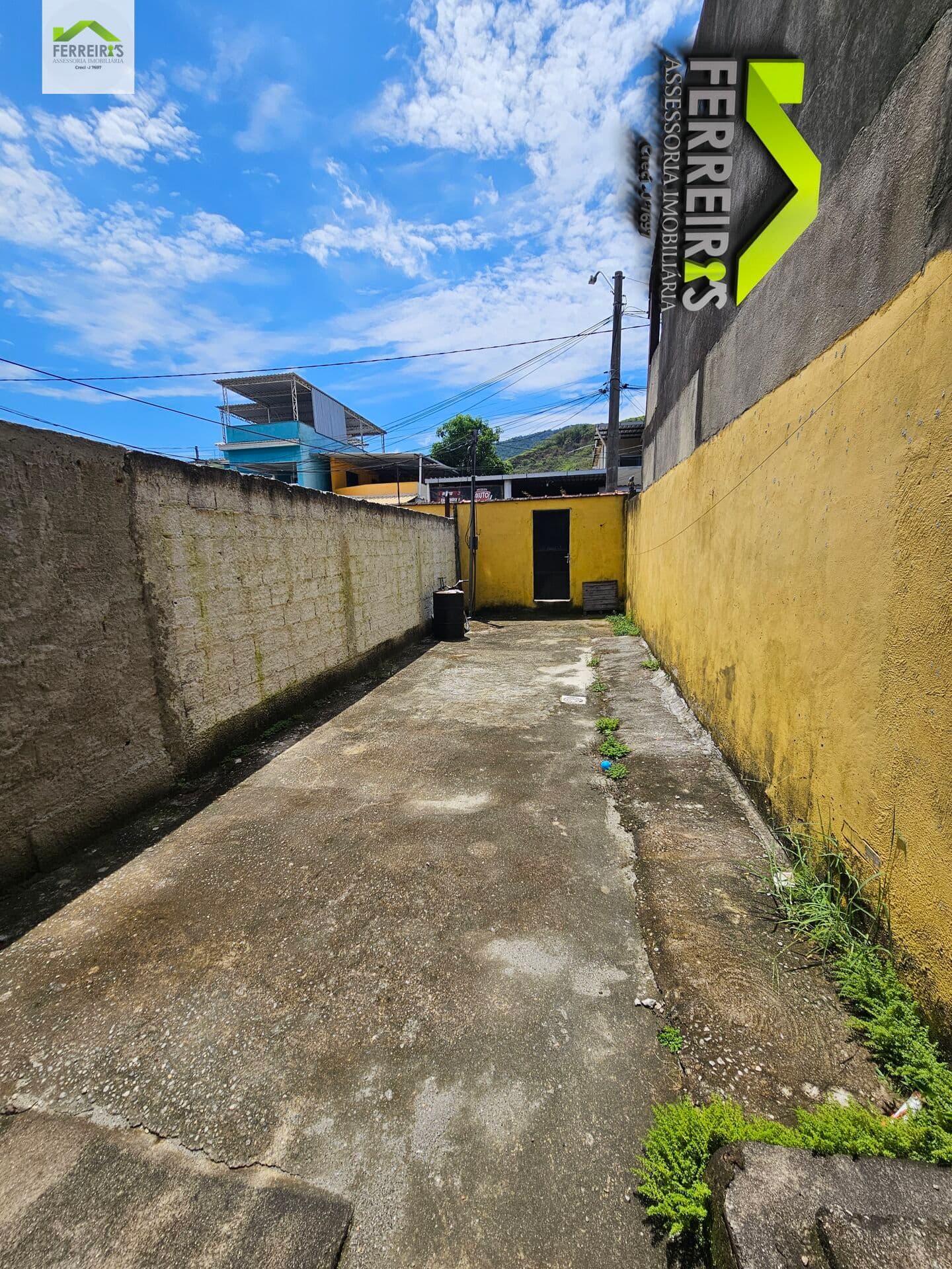 Casa com quintal em Bosque do Ipê