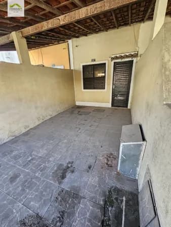 Casa duplex na Figueira com 2 quartos e garagem