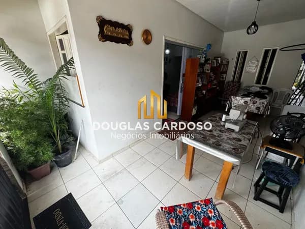 VENDO CASA EM FRENTE AO MANGUEIRÃO