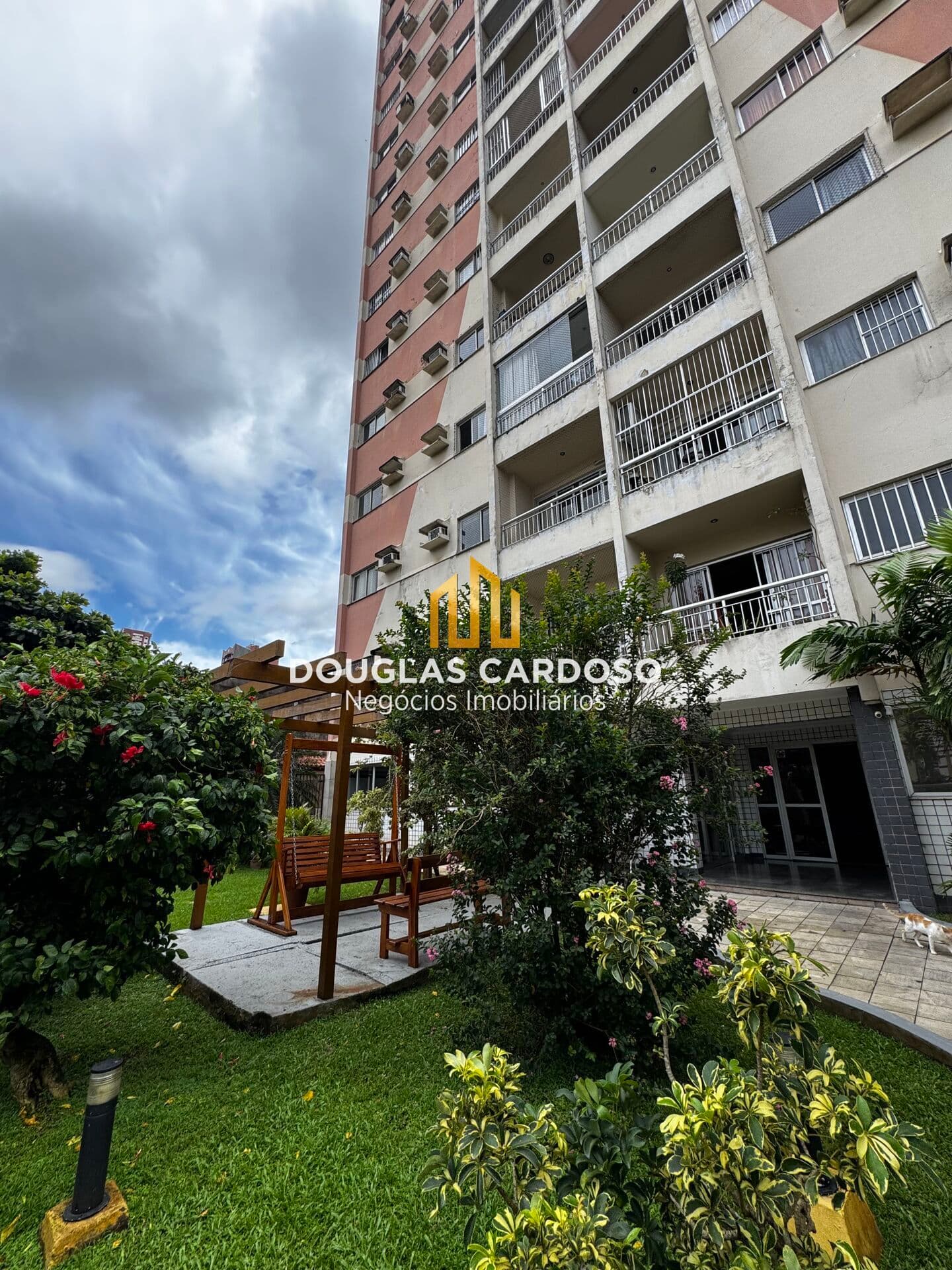 VENDO APARTAMENTO NO BAIRRO MARÇO