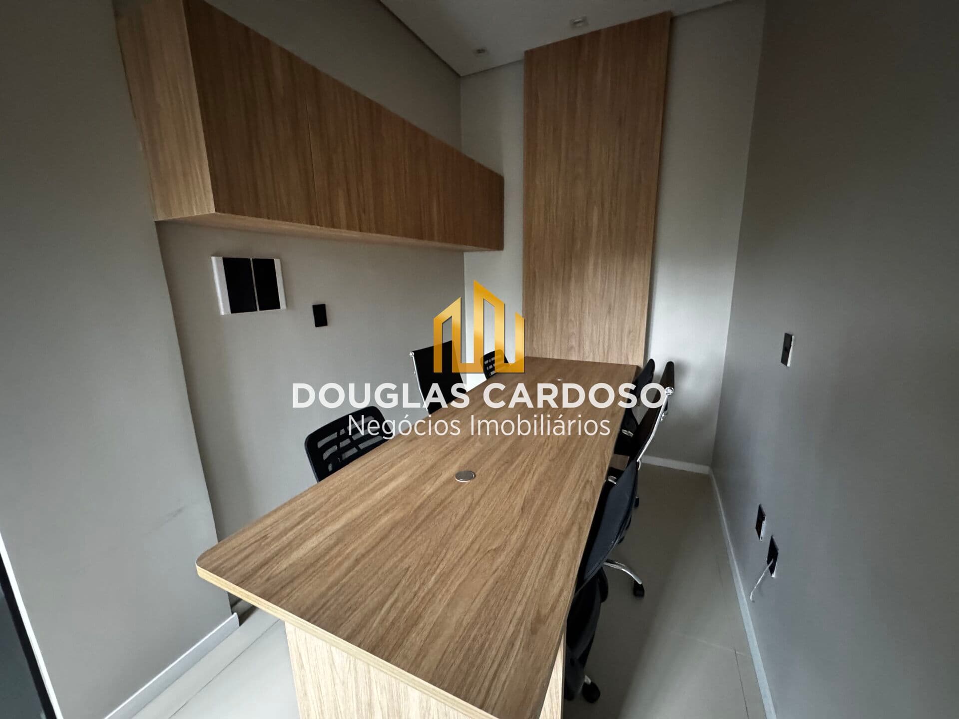ALUGO SALA COMERCIAL MOBILIADA