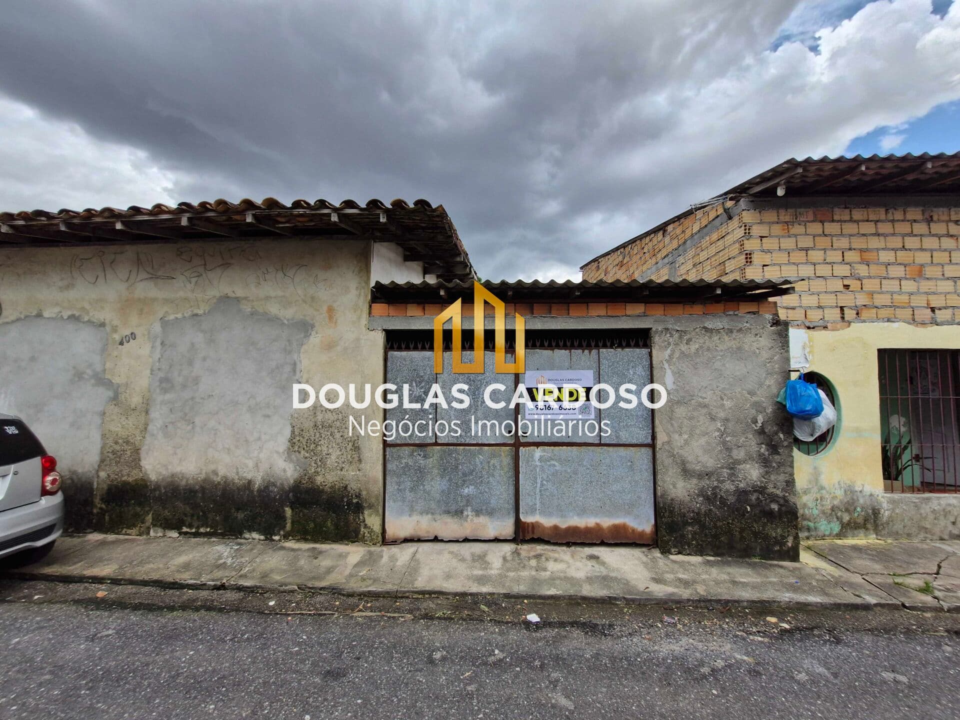 ALUGO CASA TÉRREA COM AMPLO TERRENO