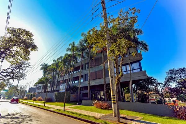 HUGO LANGE - Apartamento 3 suítes. 3 vagas. 142,63 m² privativos.
