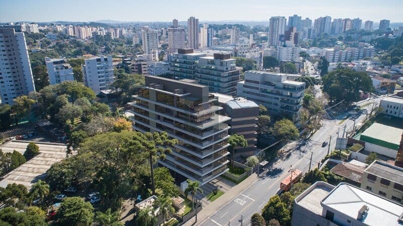 CABRAL - 3 suítes. 3 vagas. 190 m² privativos. Face Norte.