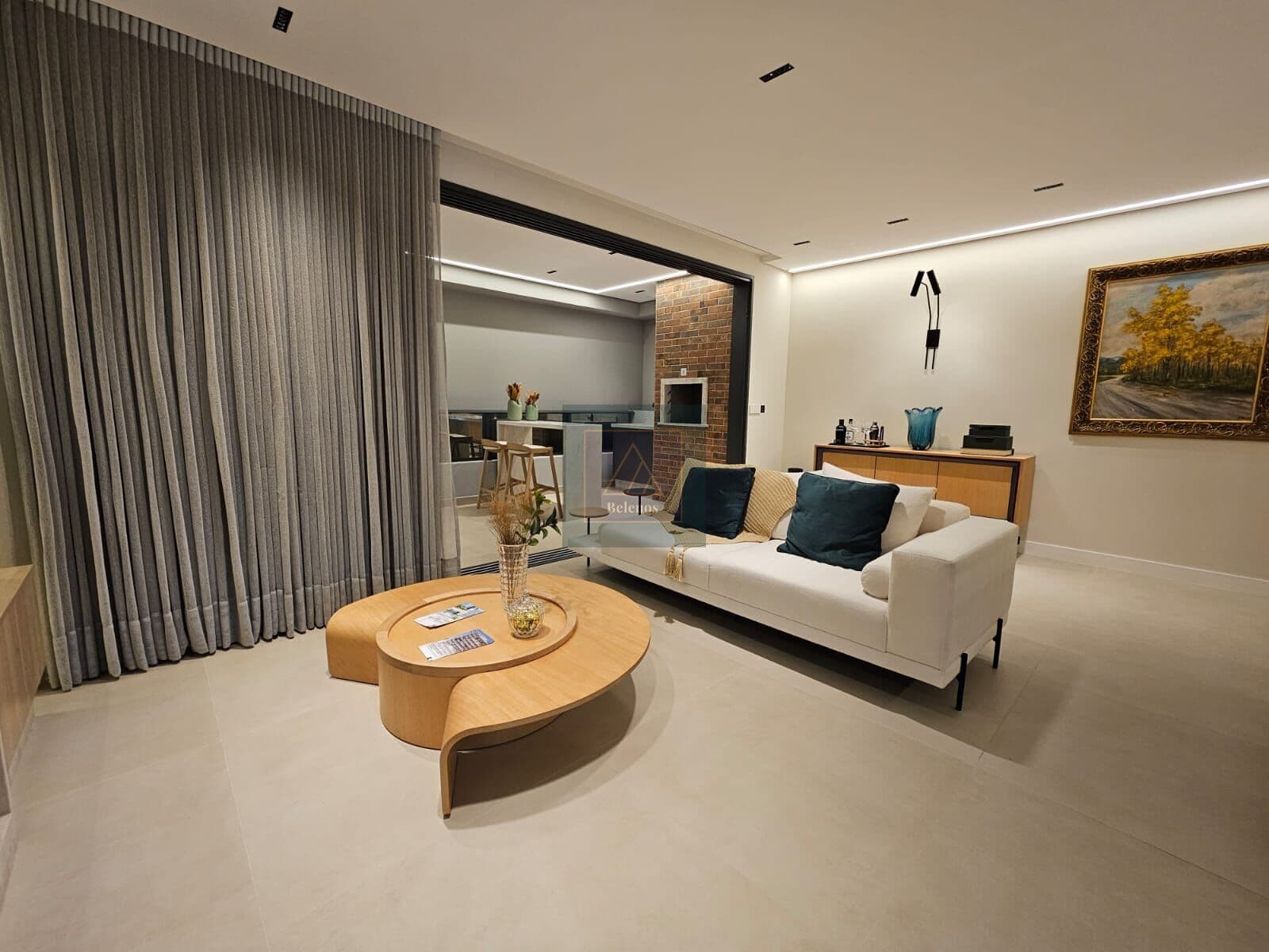 LANÇAMENTO no Água Verde. 158m². 3 suítes. 2 vagas.