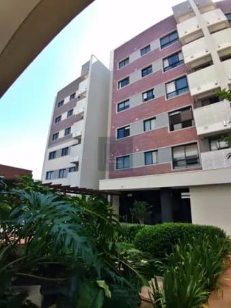 Condomínio Clube próximo ao Parque Barigui - 3 quartos. 1 suíte. Vaga dupla. 71,32 m² privativos. Face Oeste.