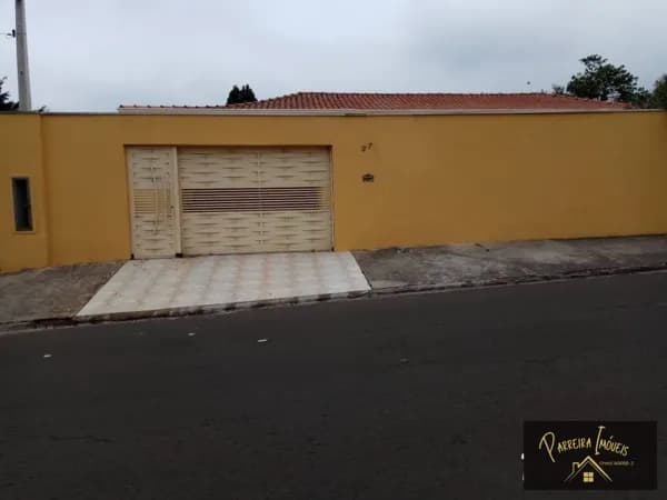 Casa linda e espaçosa