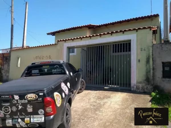 Casa Padrão - com amplo terreno!