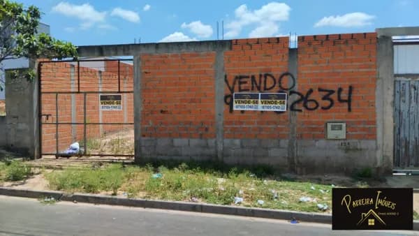 TERRENO EM LOTEAMENTO MURADO COM UMA EDÍCULA