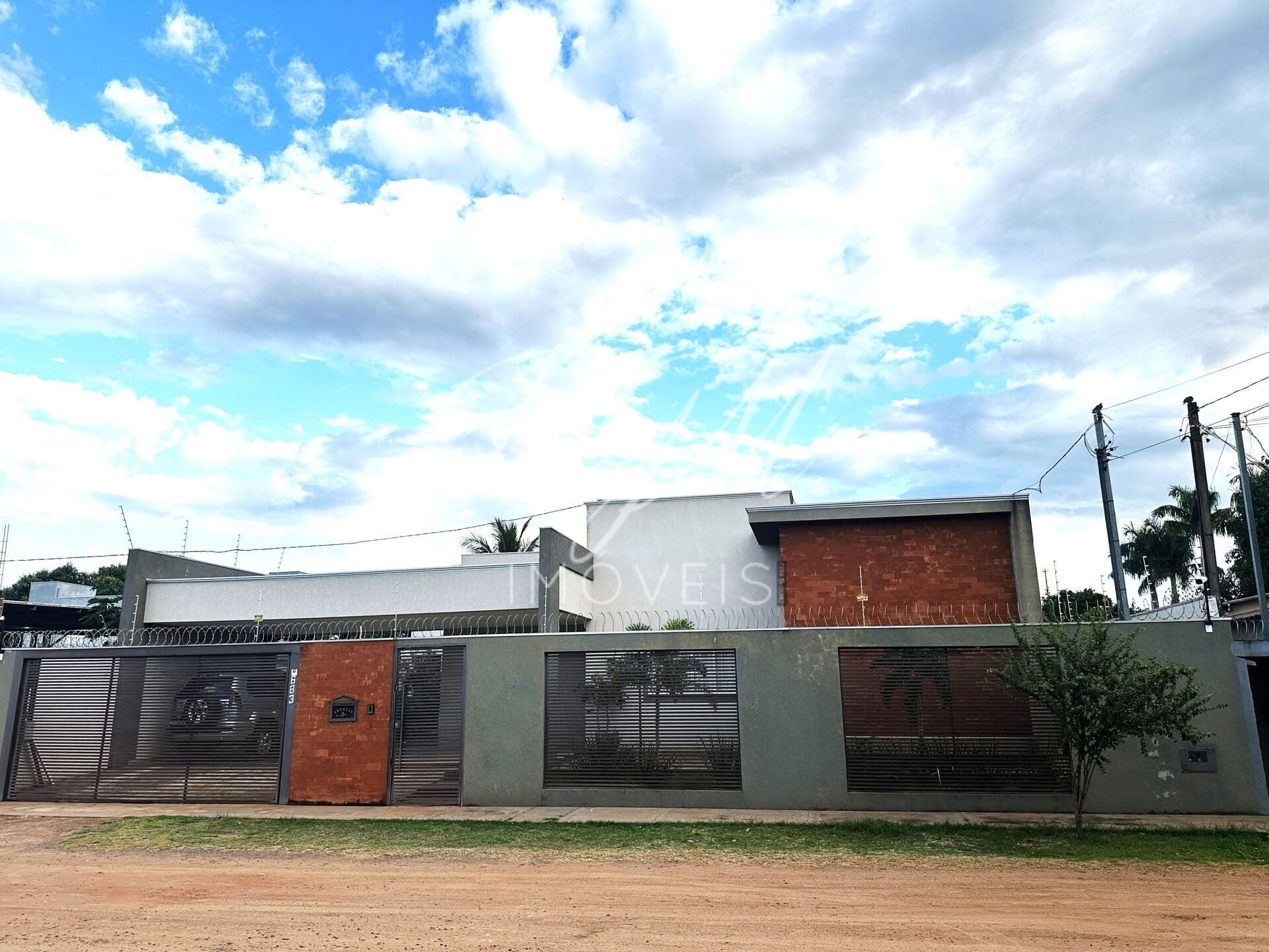 Casa térrea com 2 suites com closet e 1 quarto no Bairro Coophavilla II em Campo Grande, MS