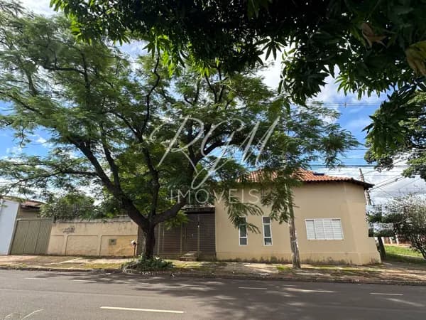 Casa Padrão com 3 dormitórios no Bairro Amambaí em Campo Grande, MS