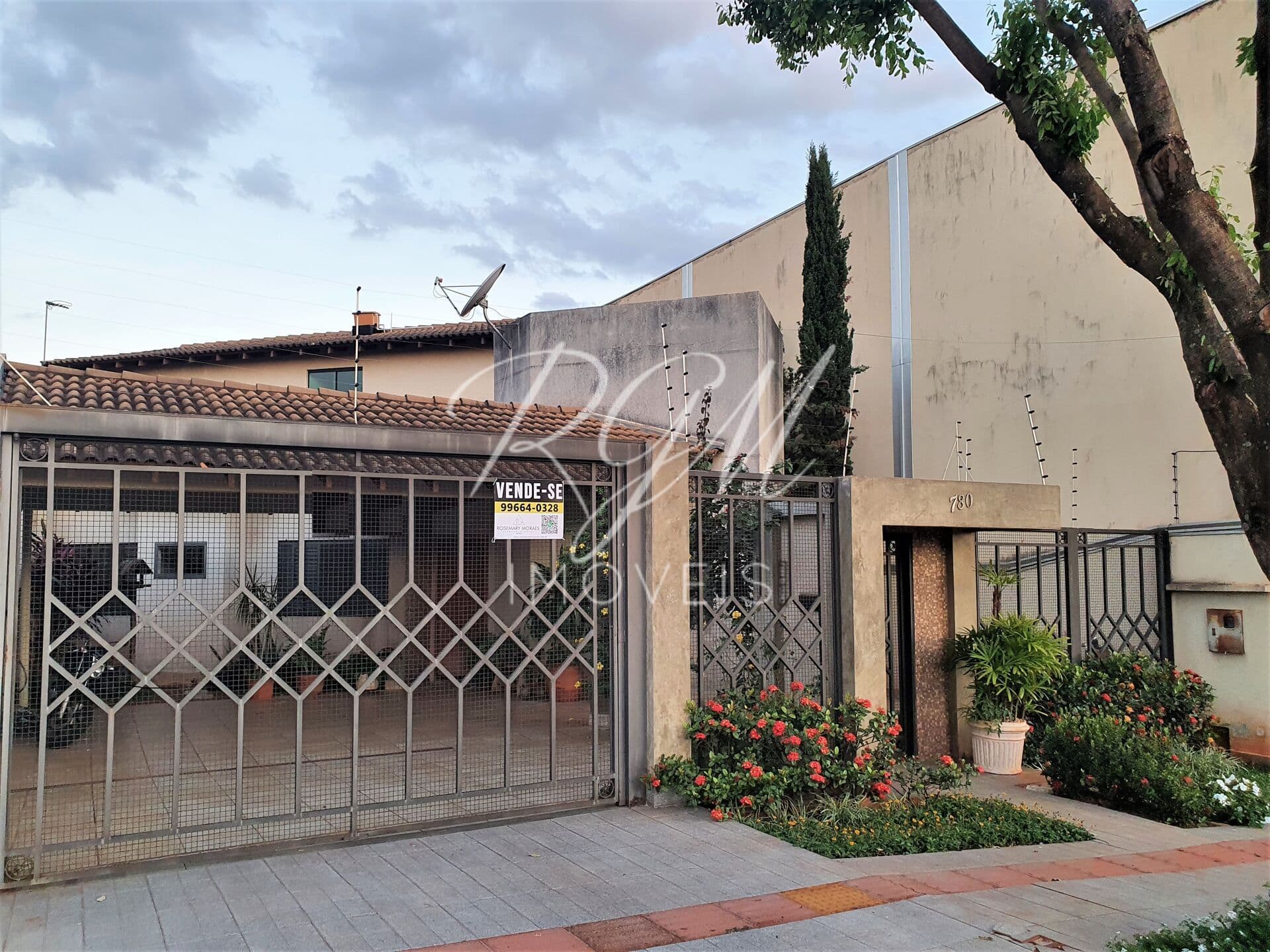 Sobrado no Jardim Paradiso com 3 dormitórios- Campo Grande MS