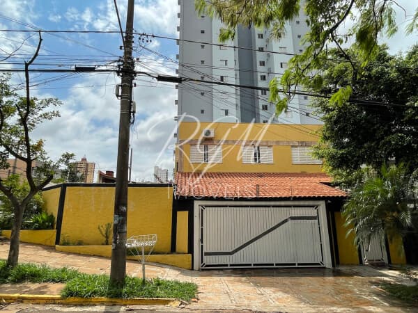 Sobrado de Esquina à Venda no Bairro São Francisco