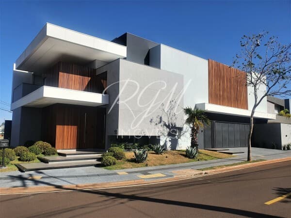 Sobrado Espetacular à Venda no Residencial Damha III com 5 suítes, Campo Grande MS