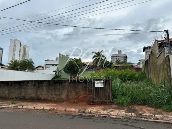 Terreno com 422,39m² no bairro Vivendas do Bosque em Campo Grande, MS