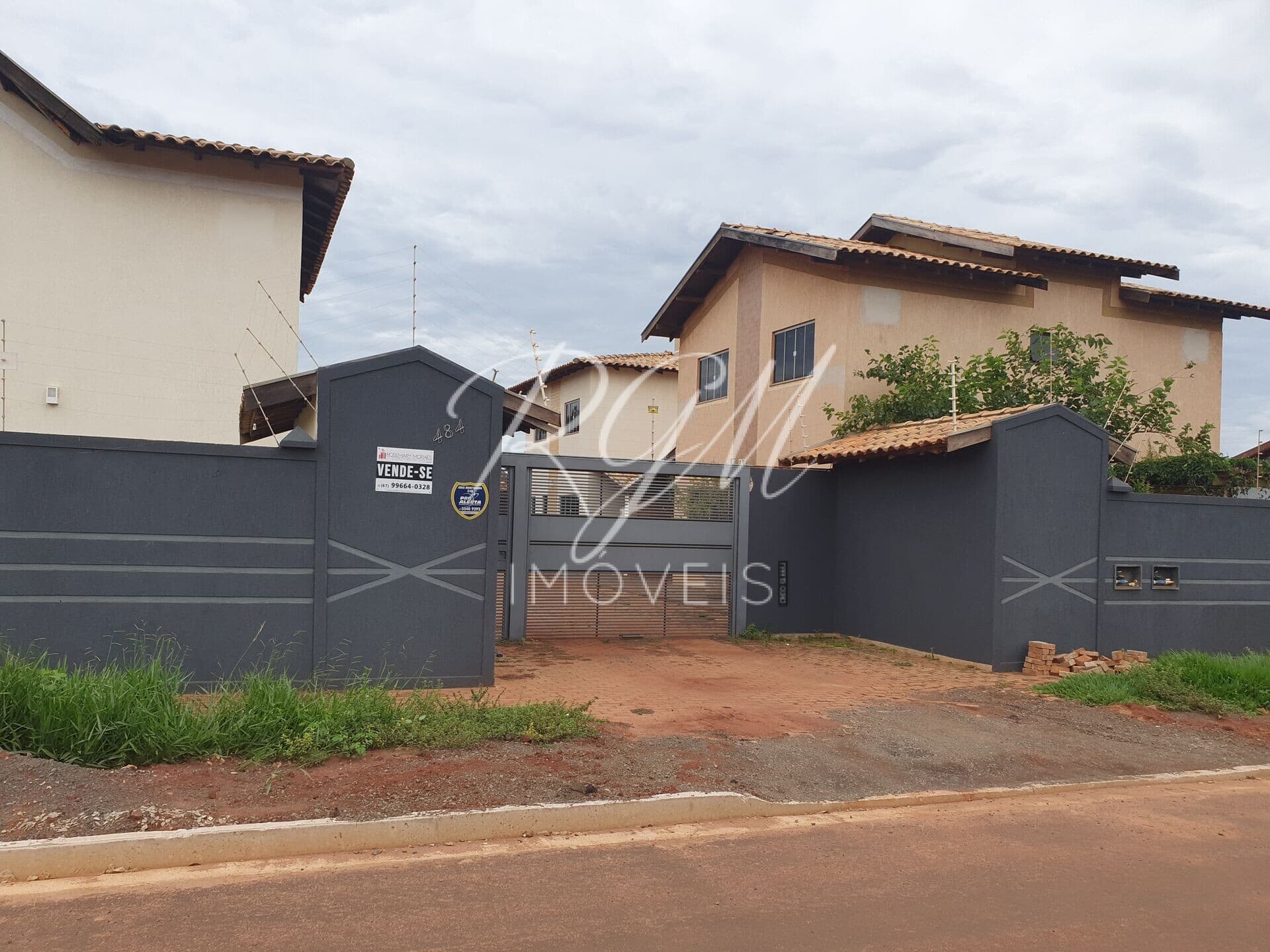 Sobrado em Condomínio no Rita Vieira, Campo Grande MS com 1 suite + 2 quartos