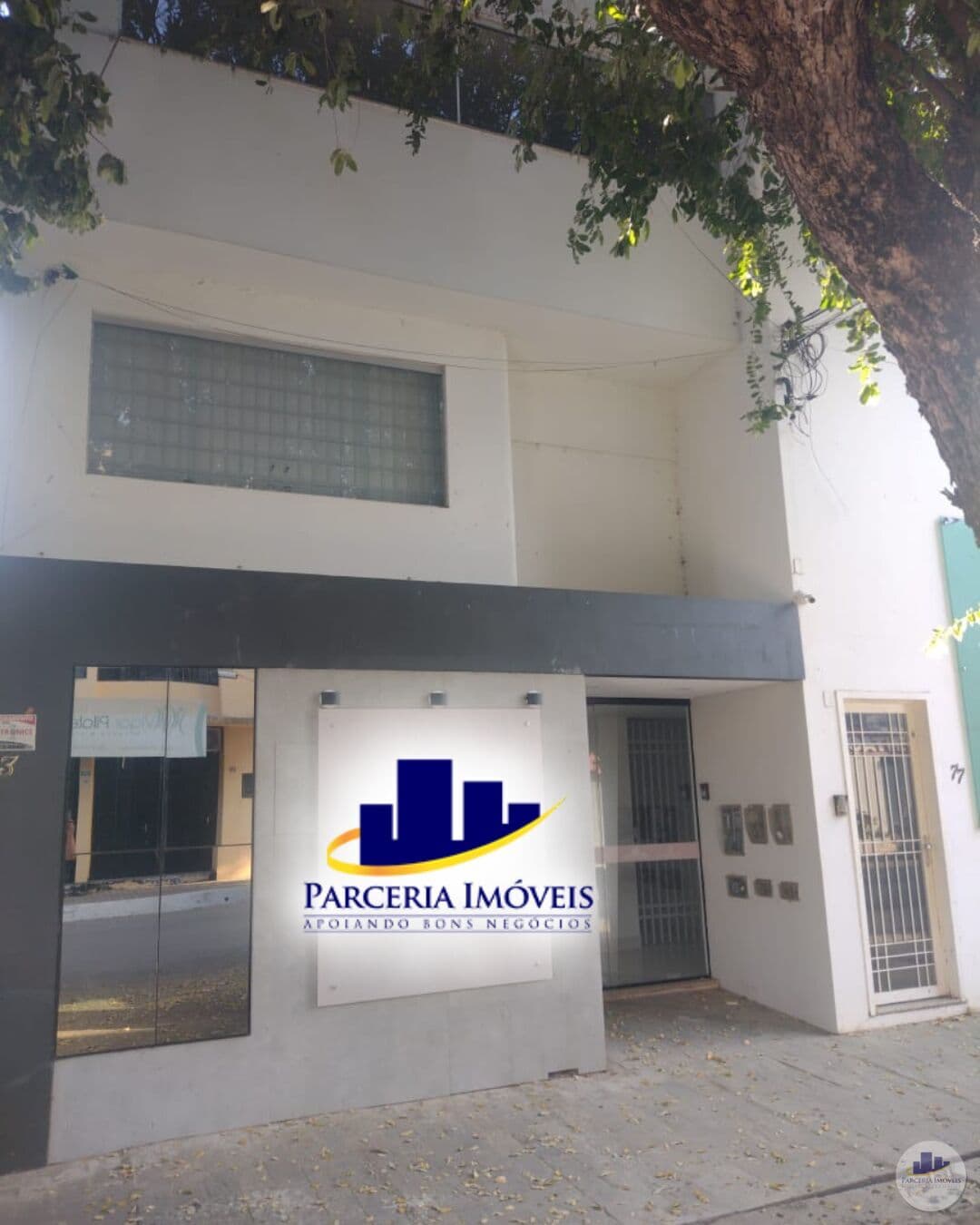Prédio/Edifício Inteiro em Barreiras - Centro