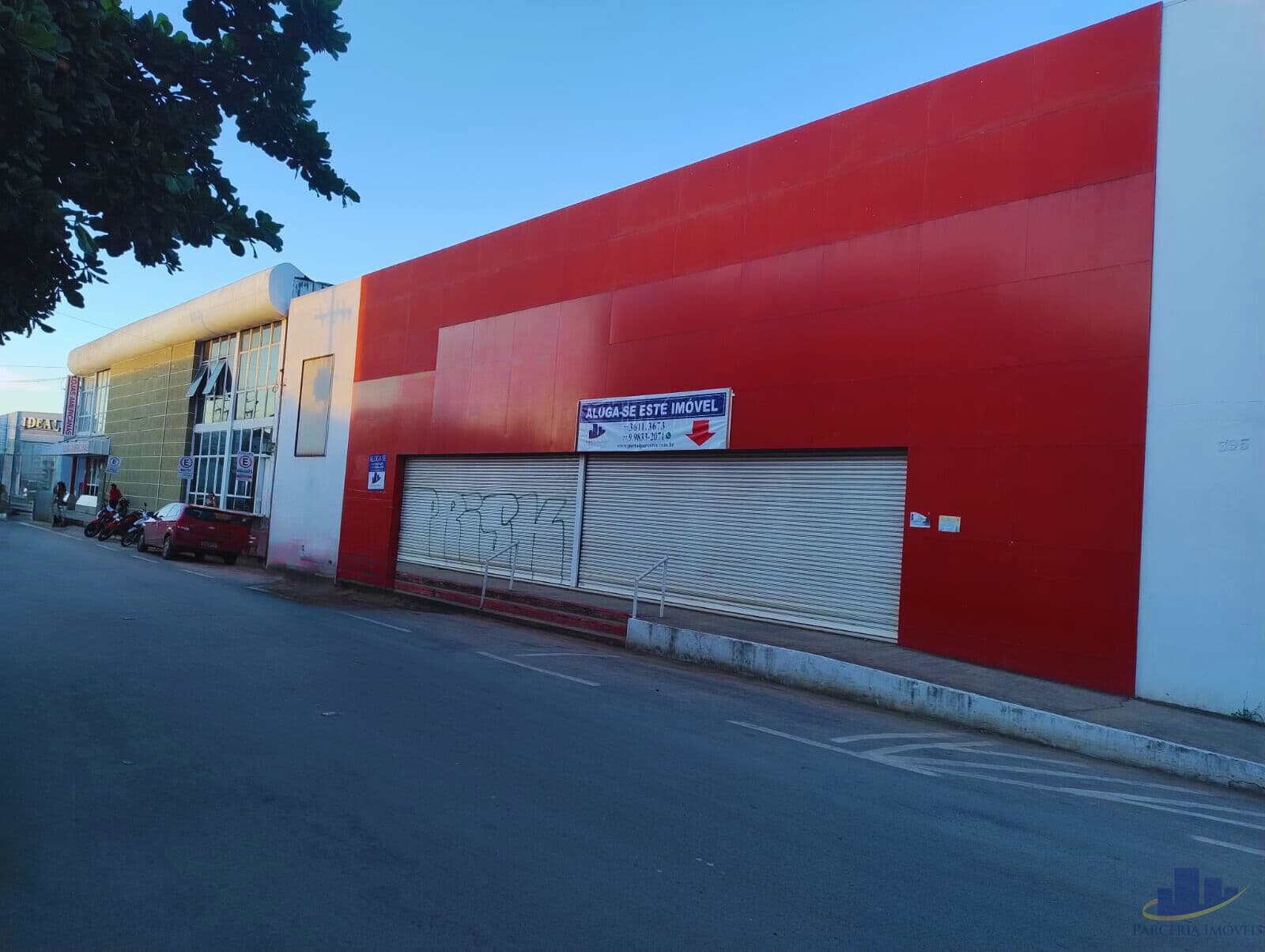 Prédio/Edifício Inteiro em Barreiras - Centro