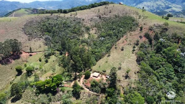LINDO SÍTIO COM VISTA ESPETACULAR EM MONTEIRO LOBATO/SP