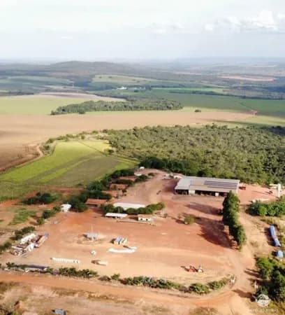 LINDA FAZENDA COM EXCELENTE INFRAESTRUTURA EM PARACATU/MG