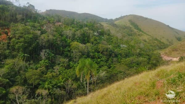TERRENO COM LINDA VISTA A 20 KM DO CENTRO DE SJC